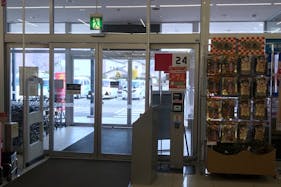 【西友 豊科店】入口横 プロモーション用途や物販、食物販のポップアップストアに最適なスーパー店内催事イベントスペース