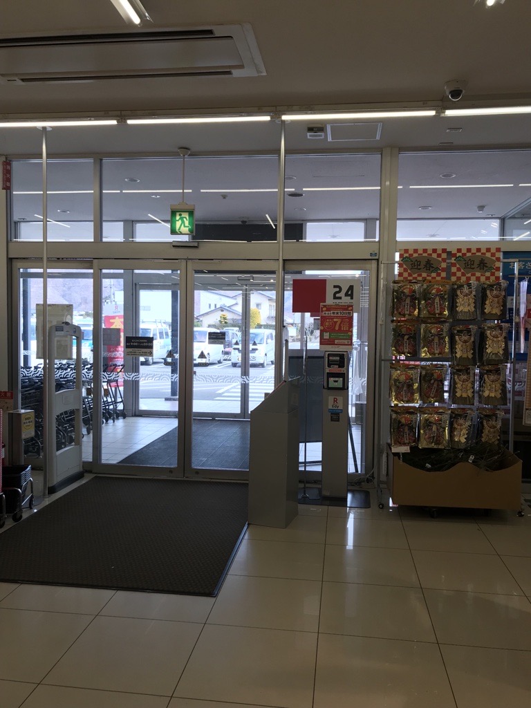 【西友　豊科店】入口横　プロモーション用途や物販、食物販のポップアップストアに最適なスーパー店内催事イベントスペース