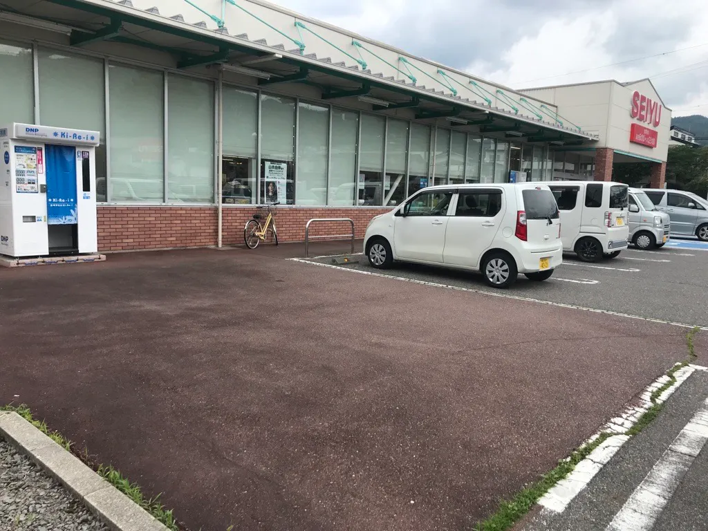 【西友　下諏訪店】店頭（西友建物横）　プロモーション用途やキッチンカー、物販、食物販のポップアップストアに最適なスーパー屋外軒先の催事イベントスペース