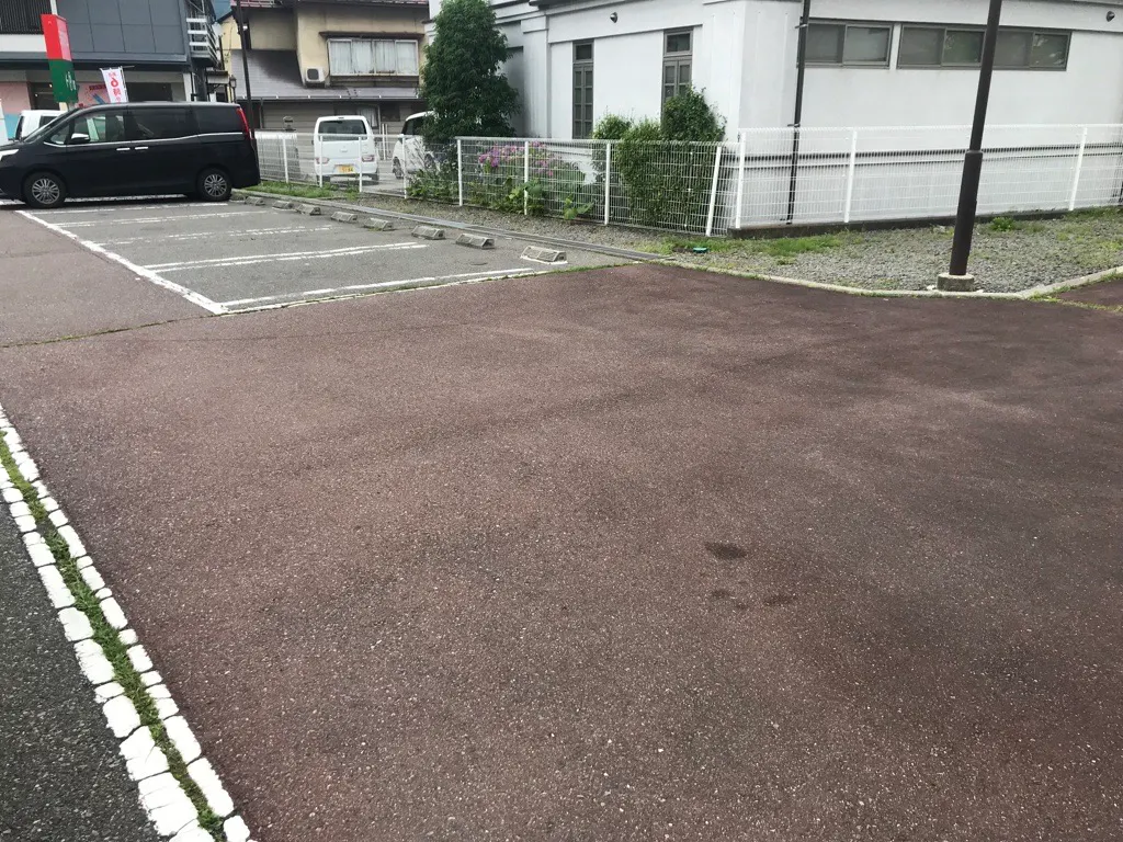 【西友　下諏訪店】店頭（西友建物横）　プロモーション用途やキッチンカー、物販、食物販のポップアップストアに最適なスーパー屋外軒先の催事イベントスペース