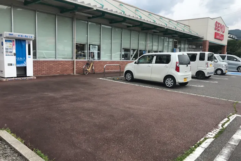 【西友 下諏訪店】店頭(西友建物横) プロモーション用途やキッチンカー、物販、食物販のポップアップストアに最適なスーパー屋外軒先の催事イベントスペースの画像1
