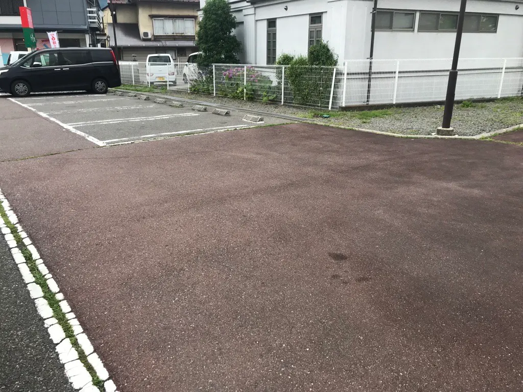 【西友　下諏訪店】店頭（西友建物横）　プロモーション用途やキッチンカー、物販、食物販のポップアップストアに最適なスーパー屋外軒先の催事イベントスペース
