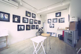 【京成八幡駅2分/1Fイベントスペース】個展やグループ展等のギャラリー用途、ポップアップストアやワークショップに最適なバス通りの路面イベントスペース