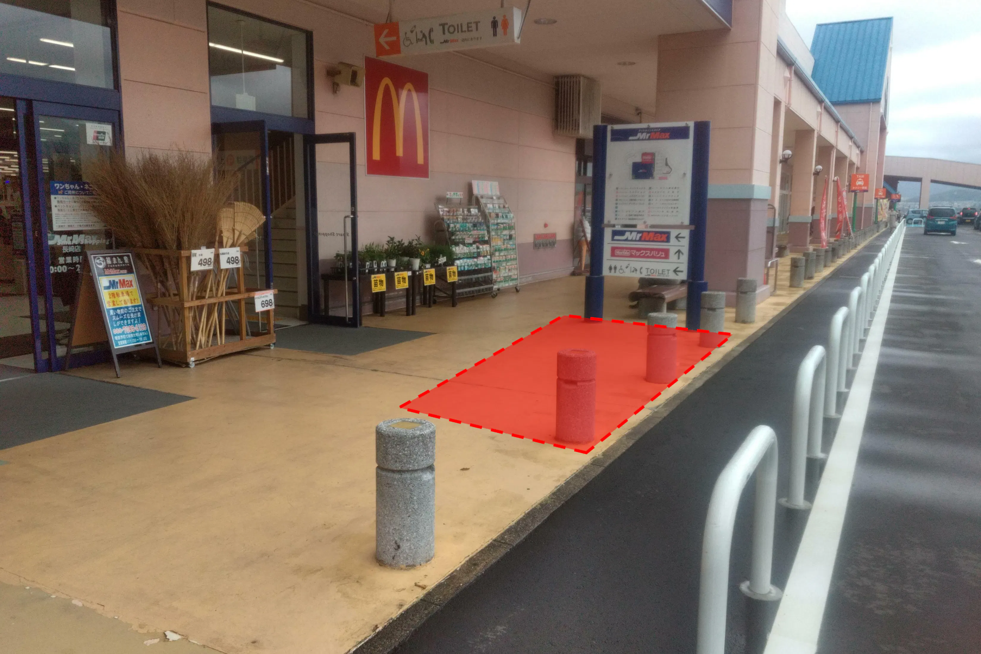 【ミスターマックス 長崎店】1階ミスターマックス側店頭 食品販売や物販に最適な総合ディスカウントストアの催事イベントスペース