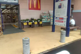 【ミスターマックス 長崎店】1階ミスターマックス側店頭 食品販売や物販に最適な総合ディスカウントストアの催事イベントスペース