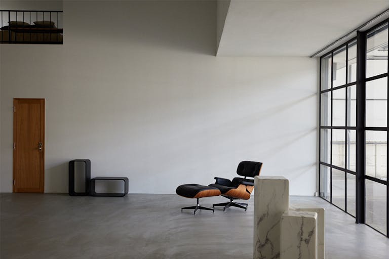 【祐天寺駅10分】撮影や展示会に適したガラス張りのエントランスが特徴的なグレーと白壁の撮影スタジオの画像3