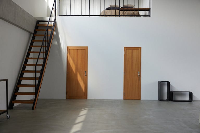 【祐天寺駅10分】撮影や展示会に適したガラス張りのエントランスが特徴的なグレーと白壁の撮影スタジオの画像10