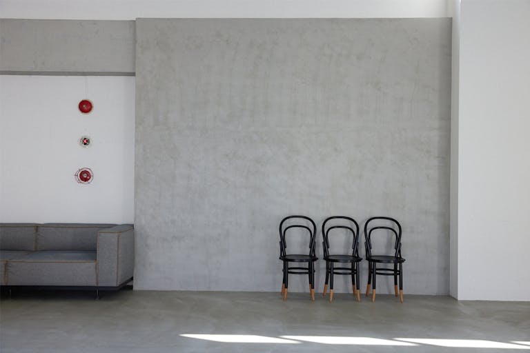 【祐天寺駅10分】撮影や展示会に適したガラス張りのエントランスが特徴的なグレーと白壁の撮影スタジオの画像14