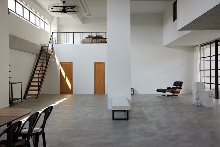 【祐天寺駅10分】撮影や展示会に適したガラス張りのエントランスが特徴的なグレーと白壁の撮影スタジオの画像9