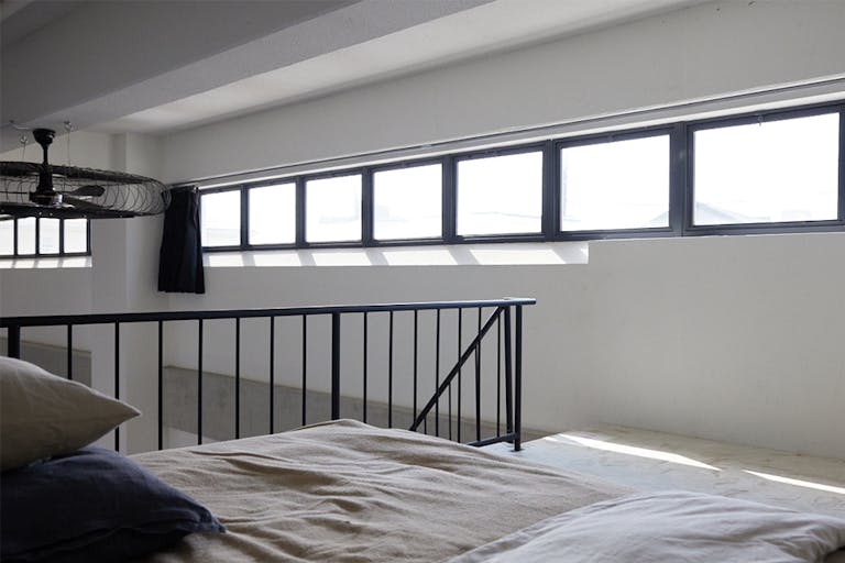 【祐天寺駅10分】撮影や展示会に適したガラス張りのエントランスが特徴的なグレーと白壁の撮影スタジオの画像13