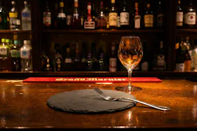 【六本木駅5分】商品撮影・映像制作に最適な西麻布の隠れ家バー撮影スタジオ