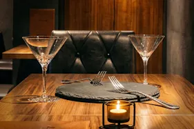 【六本木駅5分】商品撮影・映像制作に最適な西麻布の隠れ家バー撮影スタジオ