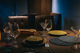 【六本木駅5分】商品撮影・映像制作に最適な西麻布の隠れ家バー撮影スタジオ