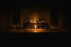 【六本木駅5分】商品撮影・映像制作に最適な西麻布の隠れ家バー撮影スタジオ