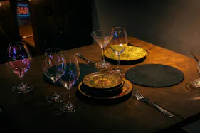 【六本木駅5分】商品撮影・映像制作に最適な西麻布の隠れ家バー撮影スタジオ