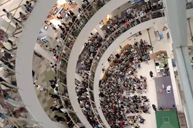 【イオンモール草津】1F セントラルコート