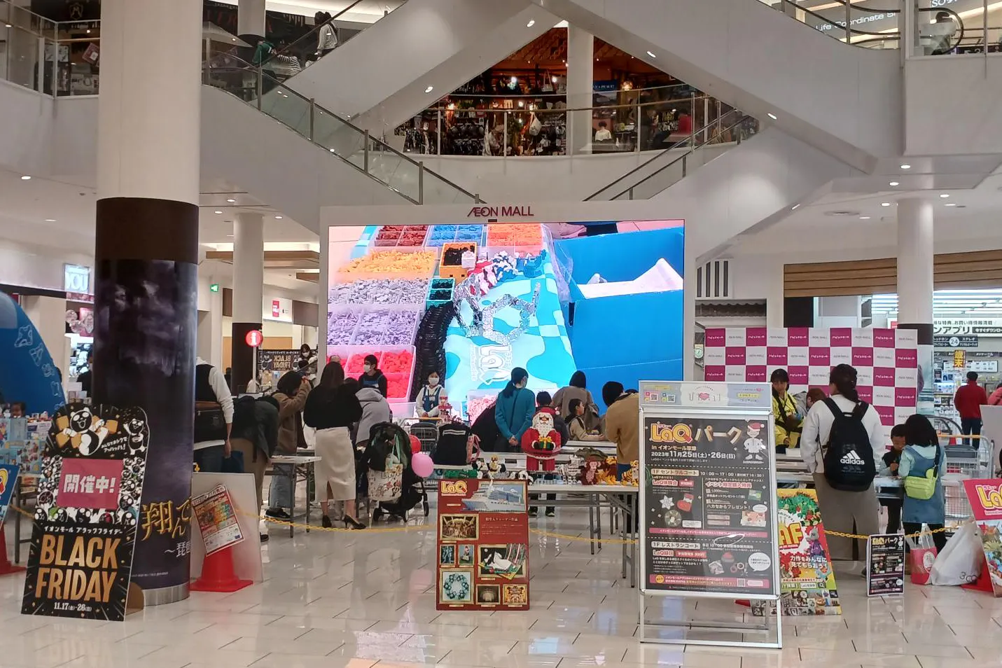 【イオンモール草津】1F セントラルコート