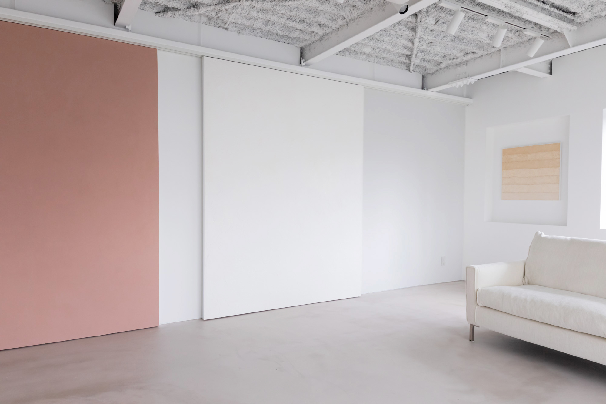 【青山一丁目駅5分】アパレルの展示会やポップアップストアに最適！青山公園沿いにある白を基調とした自然光たっぷりのレンタルスペース