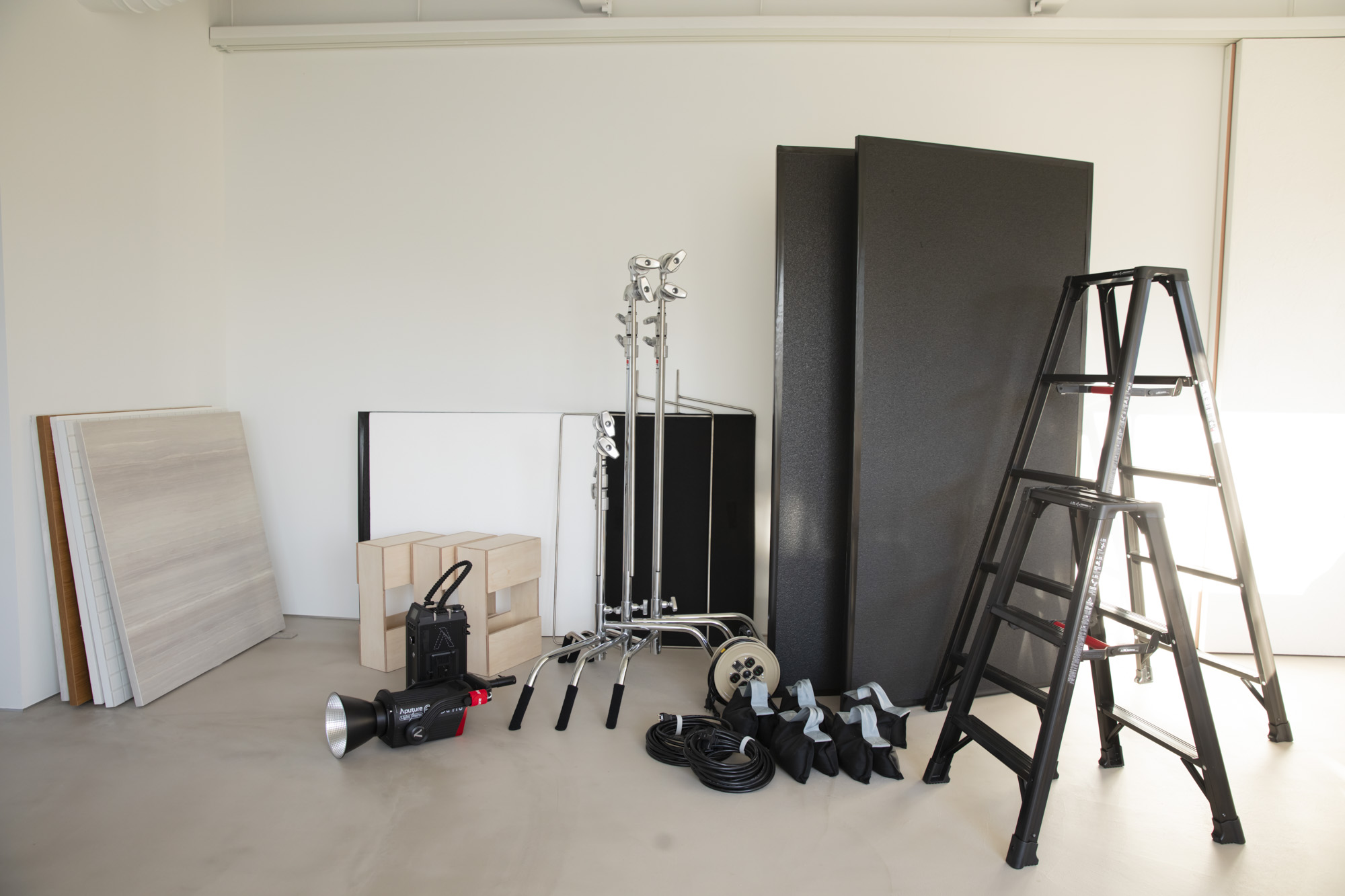 【青山一丁目駅5分】アパレルの展示会やポップアップストアに最適！青山公園沿いにある白を基調とした自然光たっぷりのレンタルスペース