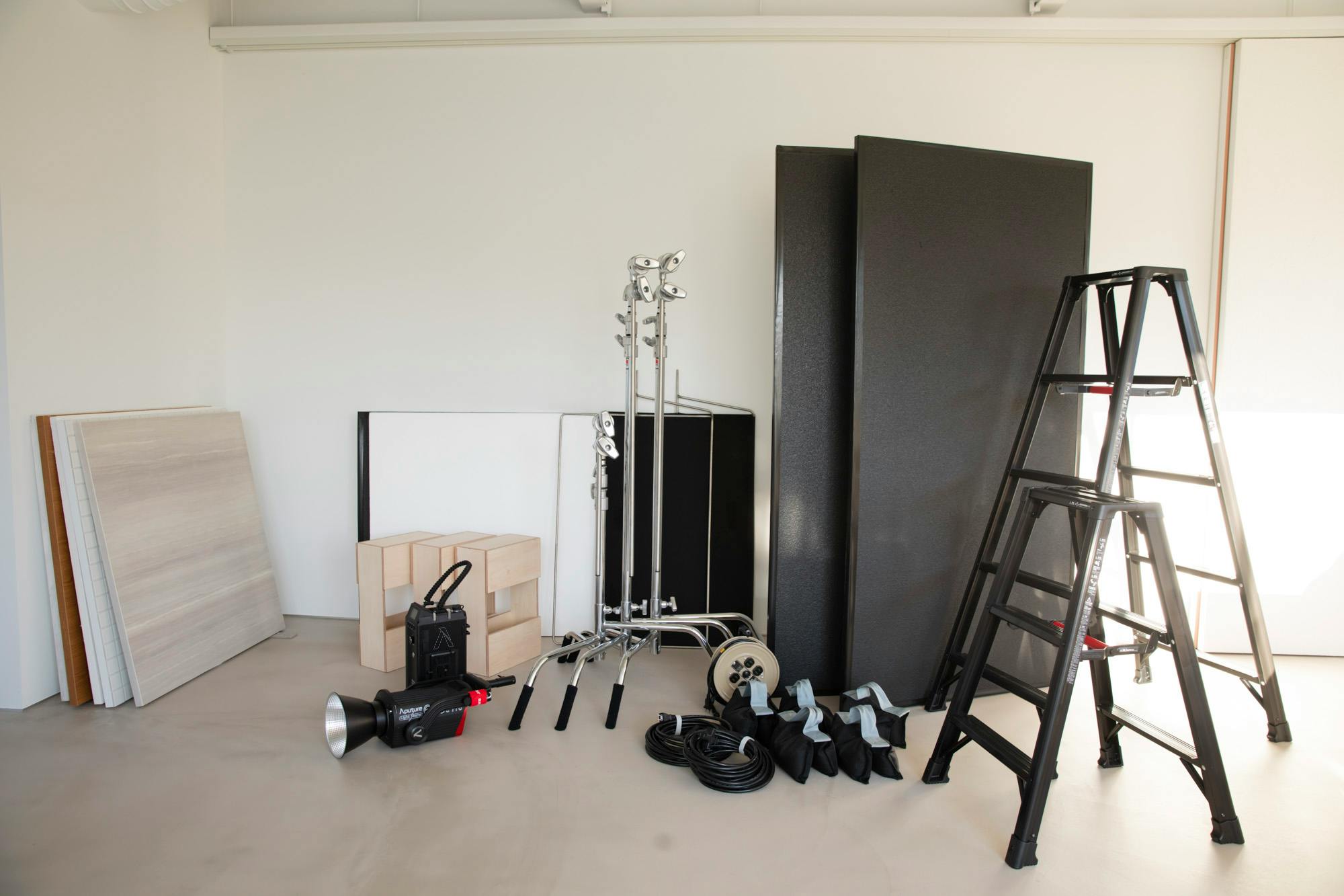 【青山一丁目駅5分】アパレルの展示会やポップアップストアに最適!青山公園沿いにある白を基調とした自然光たっぷりのレンタルスペース