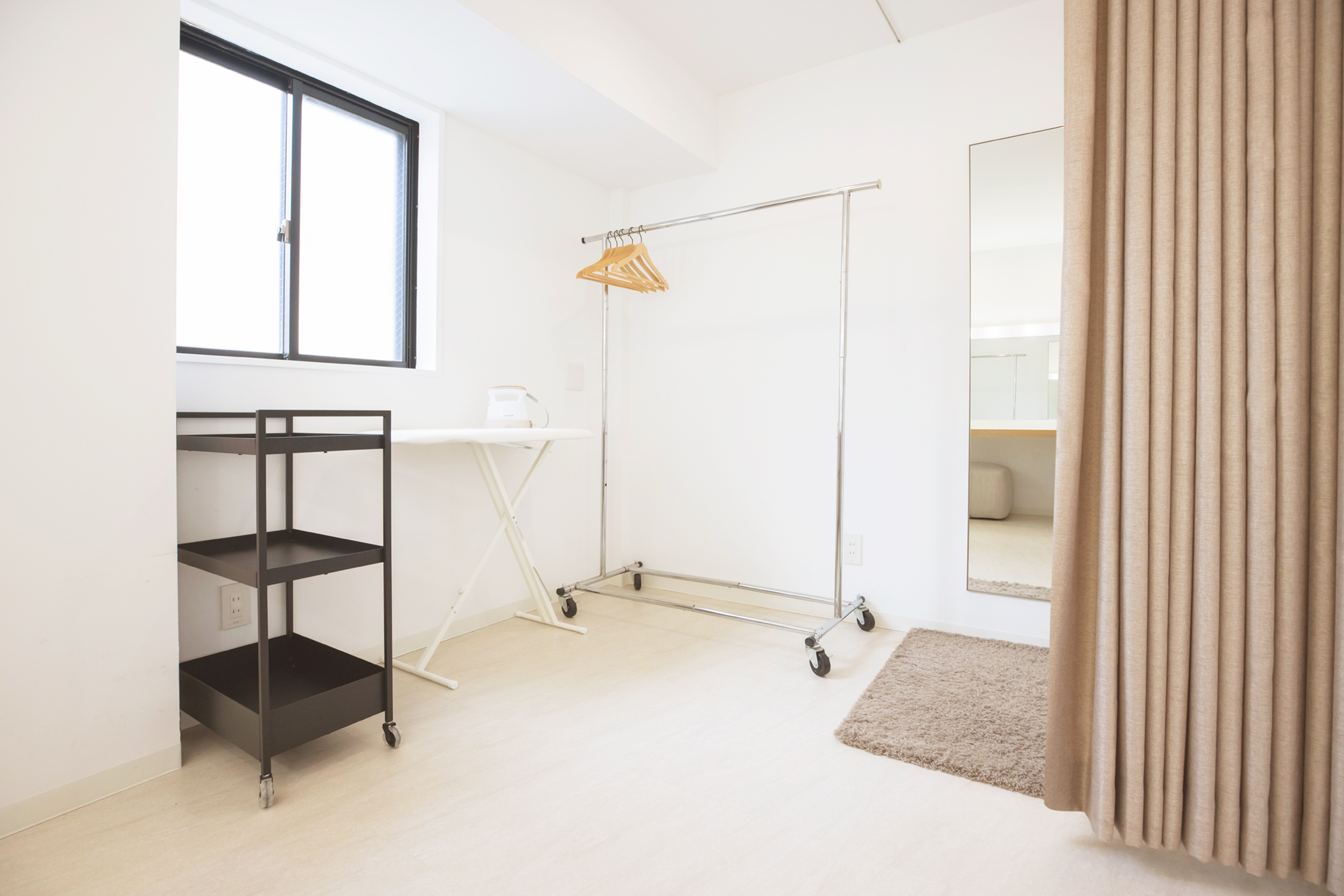 【青山一丁目駅5分】アパレルの展示会やポップアップストアに最適！青山公園沿いにある白を基調とした自然光たっぷりのレンタルスペース