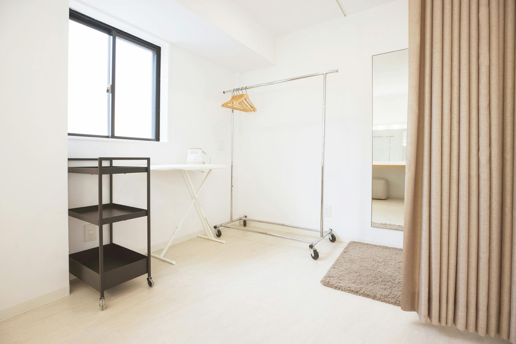 【青山一丁目駅5分】アパレルの展示会やポップアップストアに最適！青山公園沿いにある白を基調とした自然光たっぷりのレンタルスペース