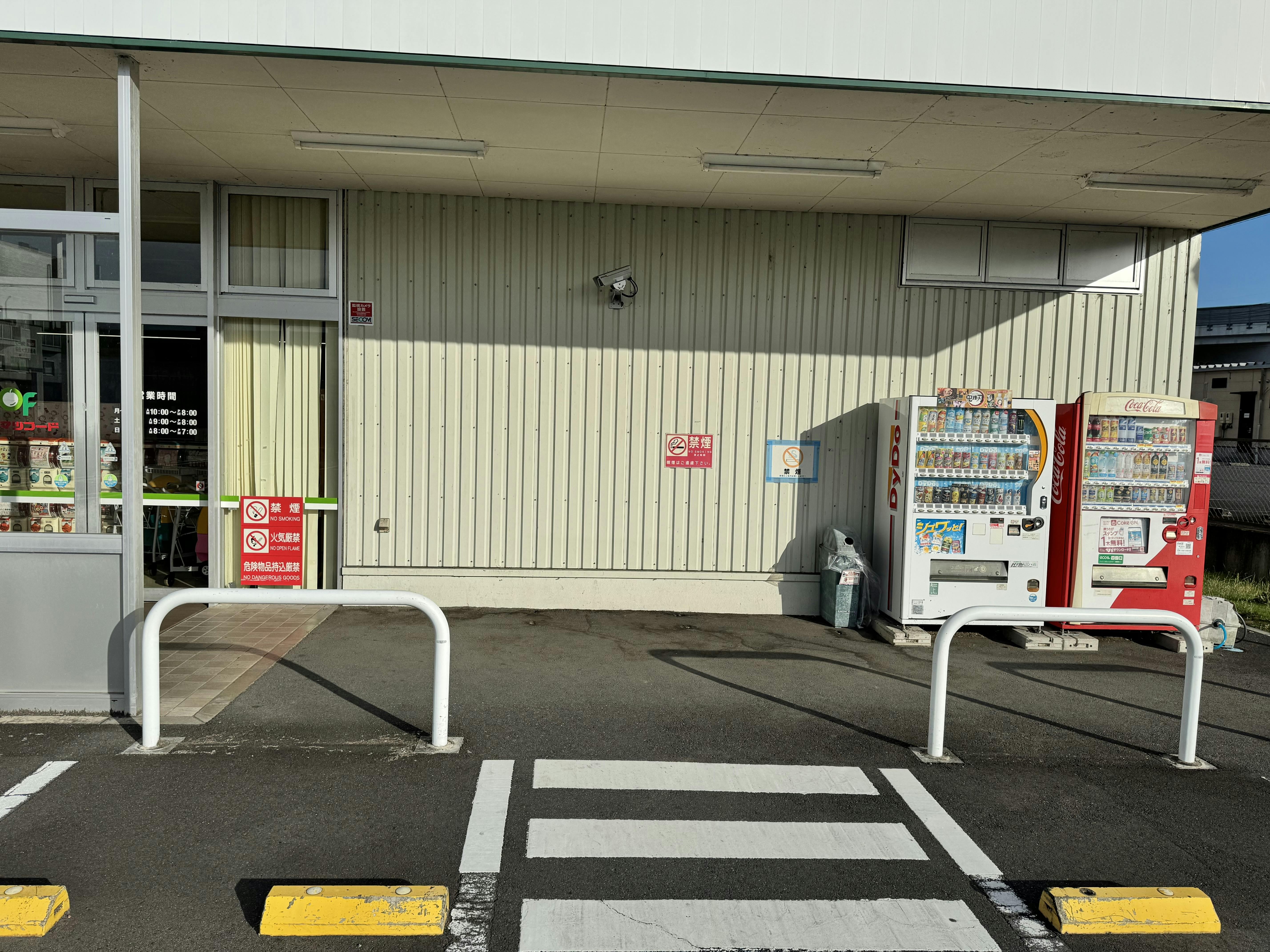 【オオマツフード光ヶ丘店】販促プロモーションや物販に最適な店舗入口横にある催事スペースの画像