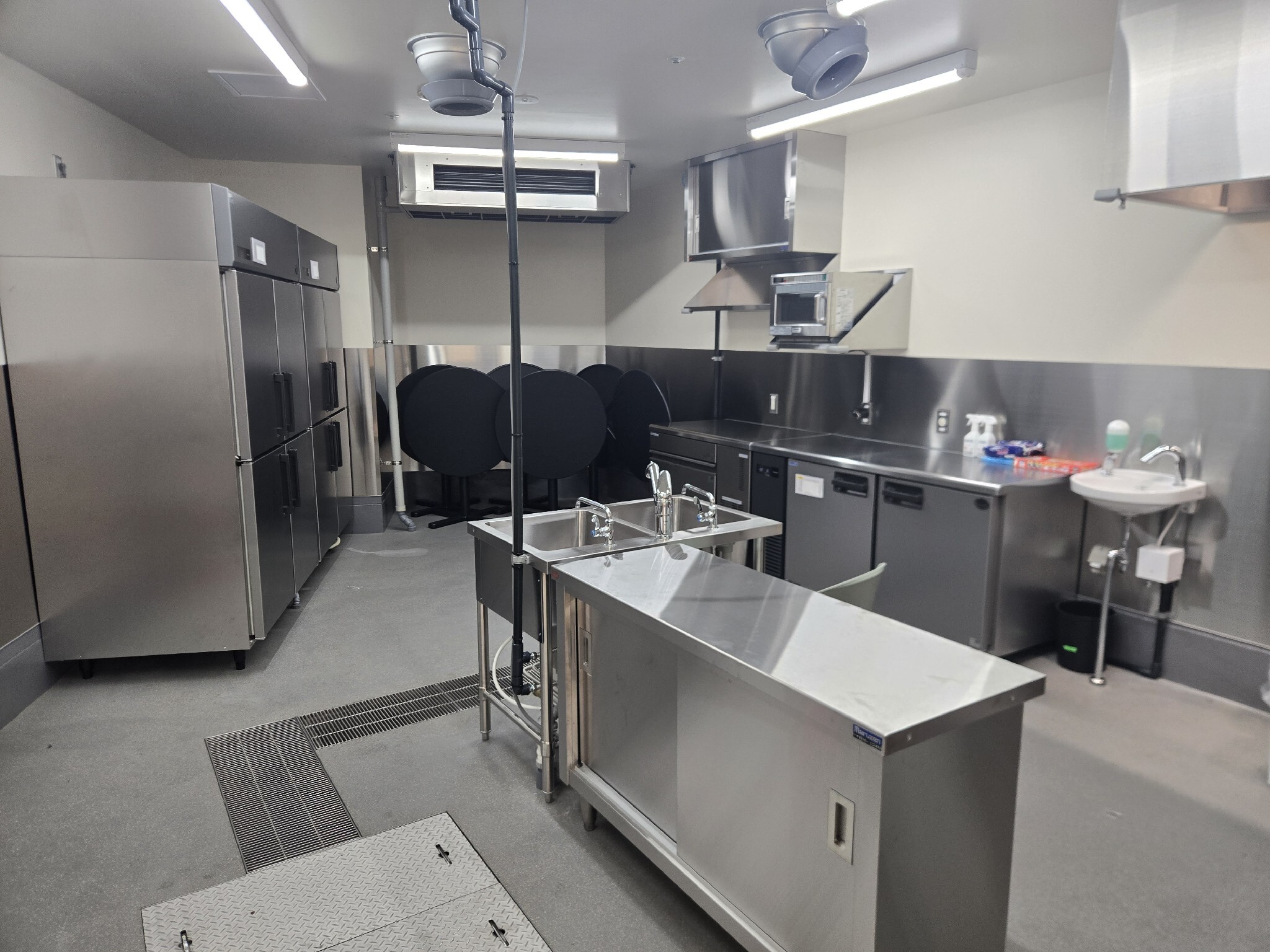 【マルイファミリー溝口】4階 カレンダリウムC03【食物販・PR・展示イベント】大型ビジョン・厨房設備がある大型イベントスペース