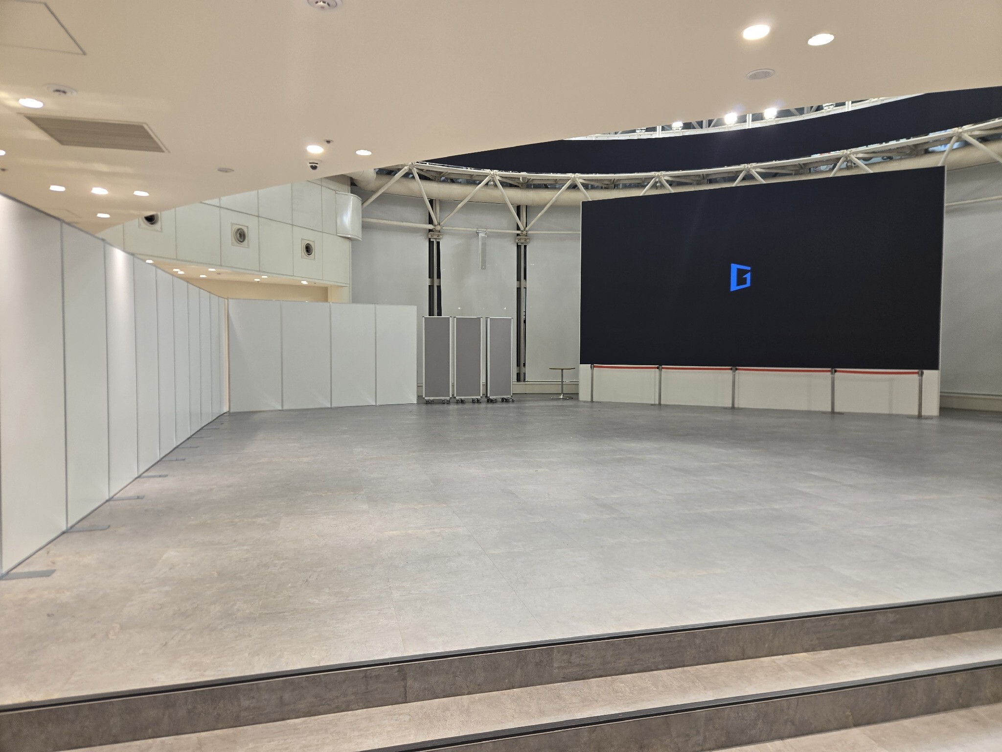 【マルイファミリー溝口】4階 カレンダリウムC03【食物販・PR・展示イベント】大型ビジョン・厨房設備がある大型イベントスペース