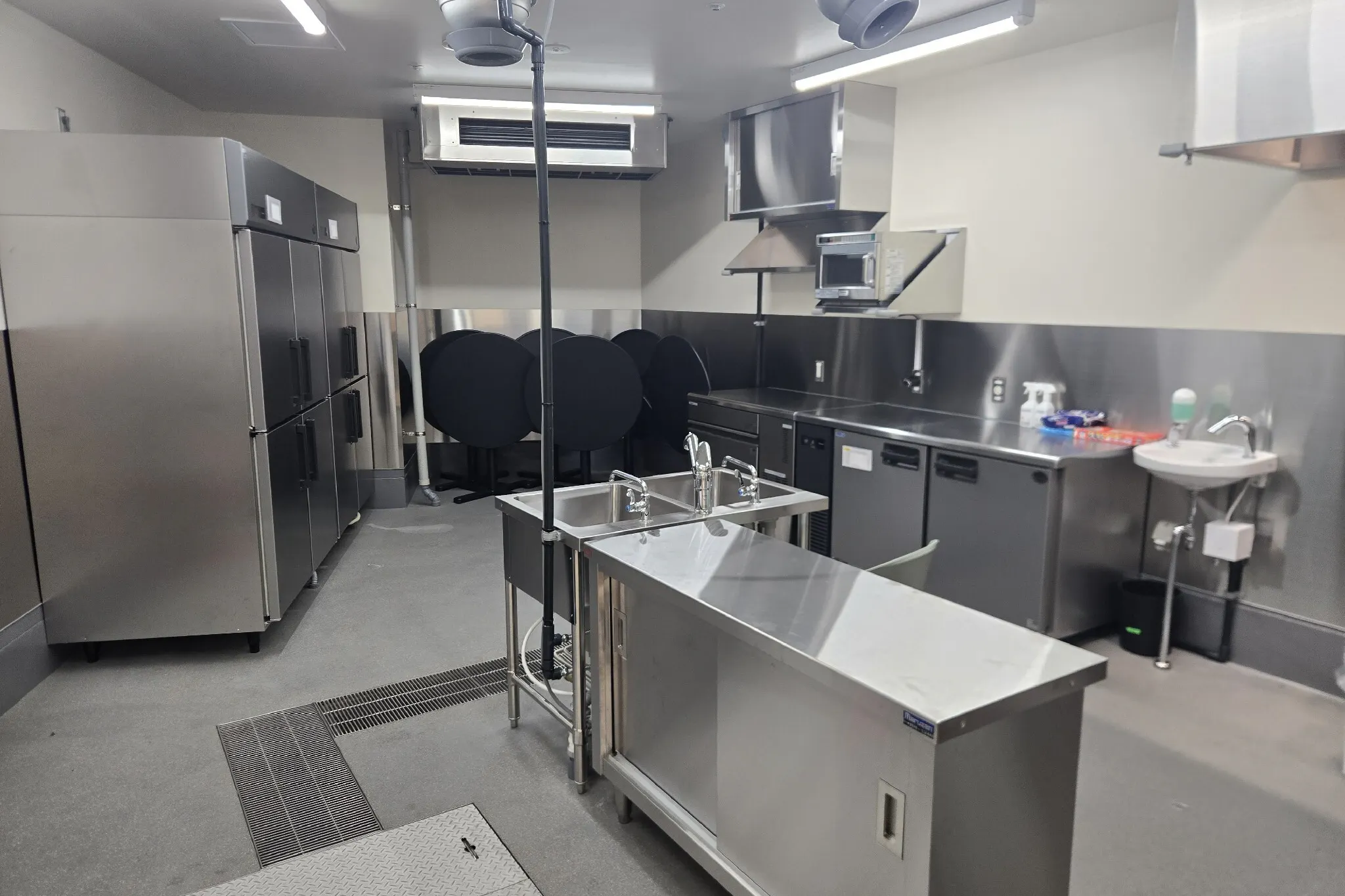 【マルイファミリー溝口】4階 カレンダリウムC03【食物販・PR・展示イベント】大型ビジョン・厨房設備がある大型イベントスペース