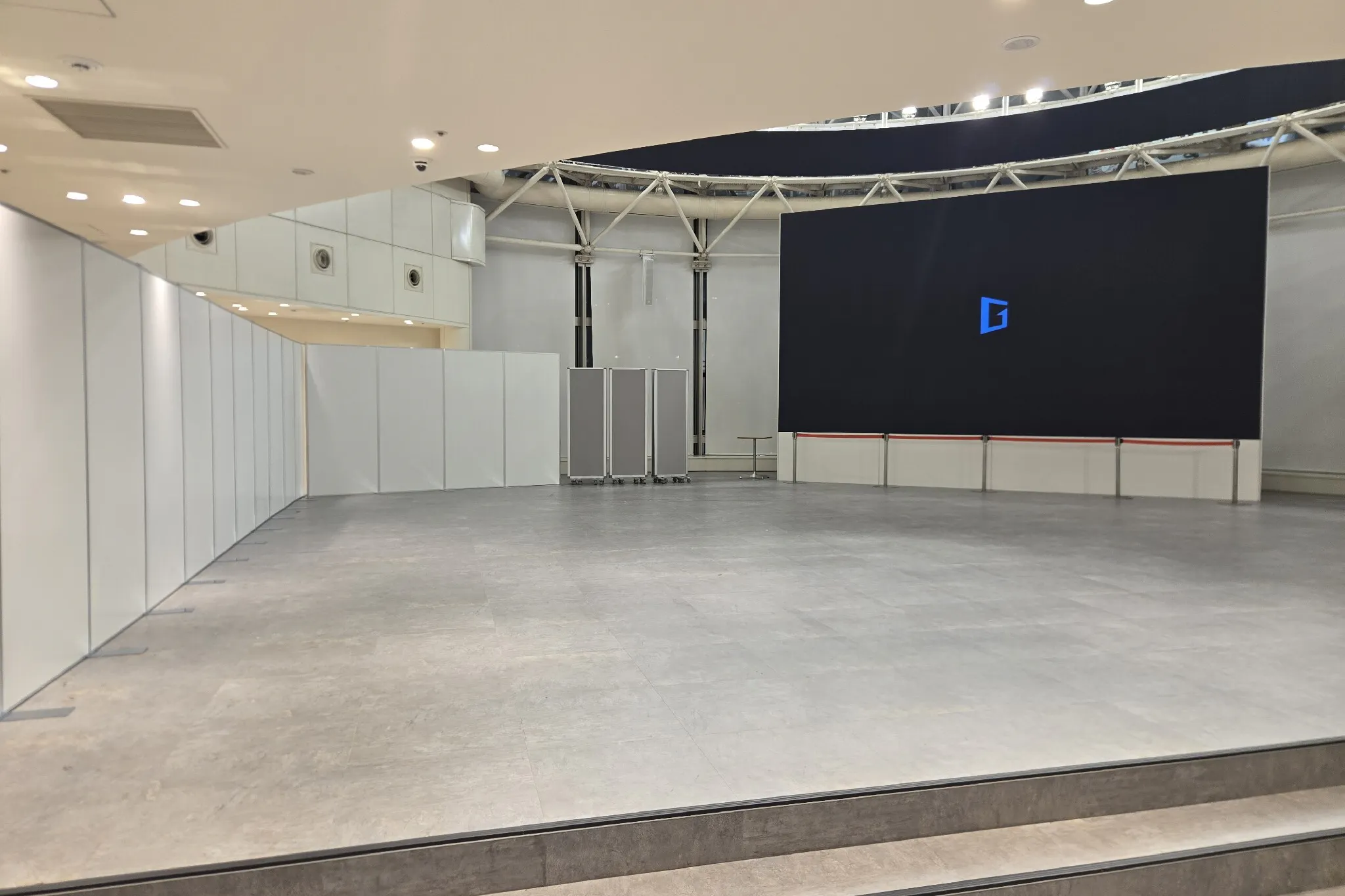 【マルイファミリー溝口】4階 カレンダリウムC03【食物販・PR・展示イベント】大型ビジョン・厨房設備がある大型イベントスペース