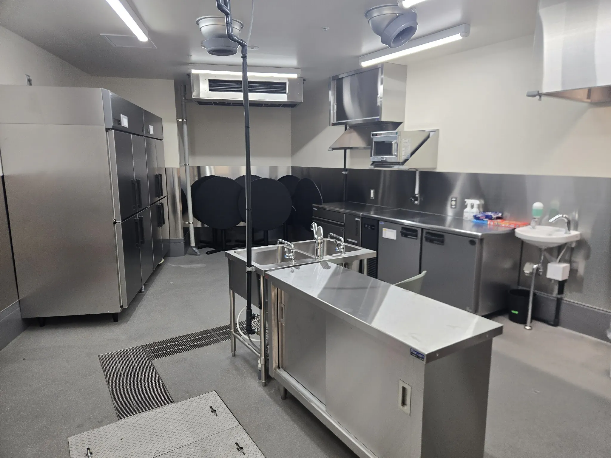 【マルイファミリー溝口】4階 カレンダリウムC03【食物販・PR・展示イベント】大型ビジョン・厨房設備がある大型イベントスペース