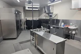 【マルイファミリー溝口】4階 カレンダリウムC03【食物販・PR・展示イベント】大型ビジョン・厨房設備がある大型イベントスペース