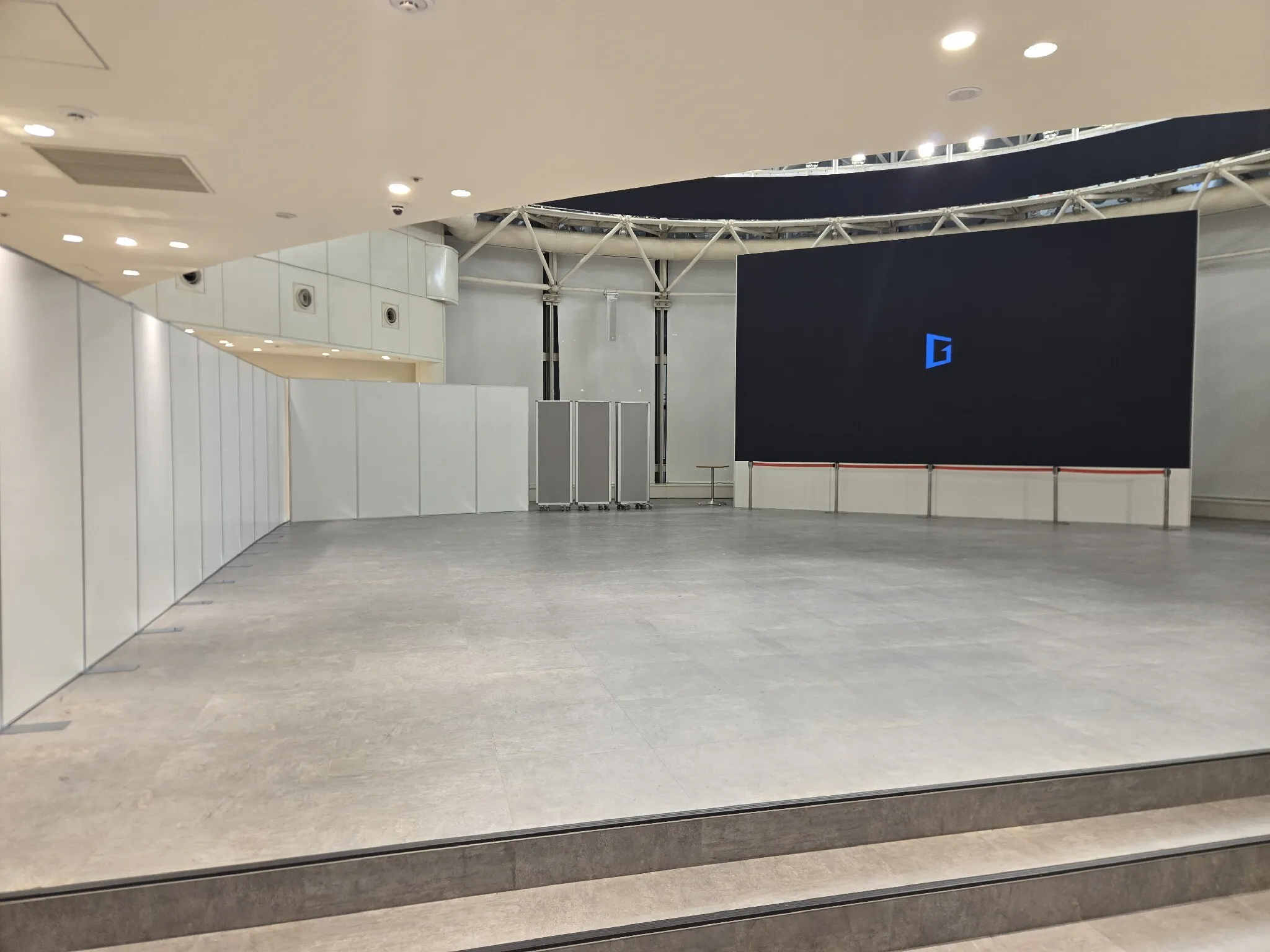 【マルイファミリー溝口】4階 カレンダリウムC03【食物販・PR・展示イベント】大型ビジョン・厨房設備がある大型イベントスペースの画像