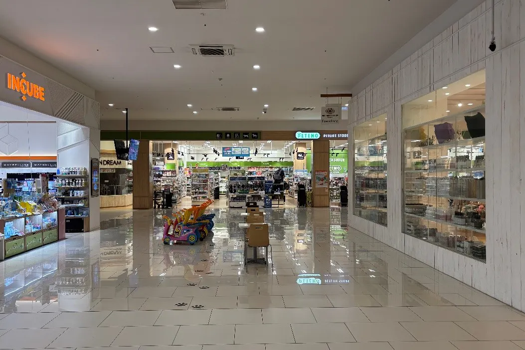 【イオンモールKAGOSHIMA BAY(鹿児島県)】光の広場 インキューブ前