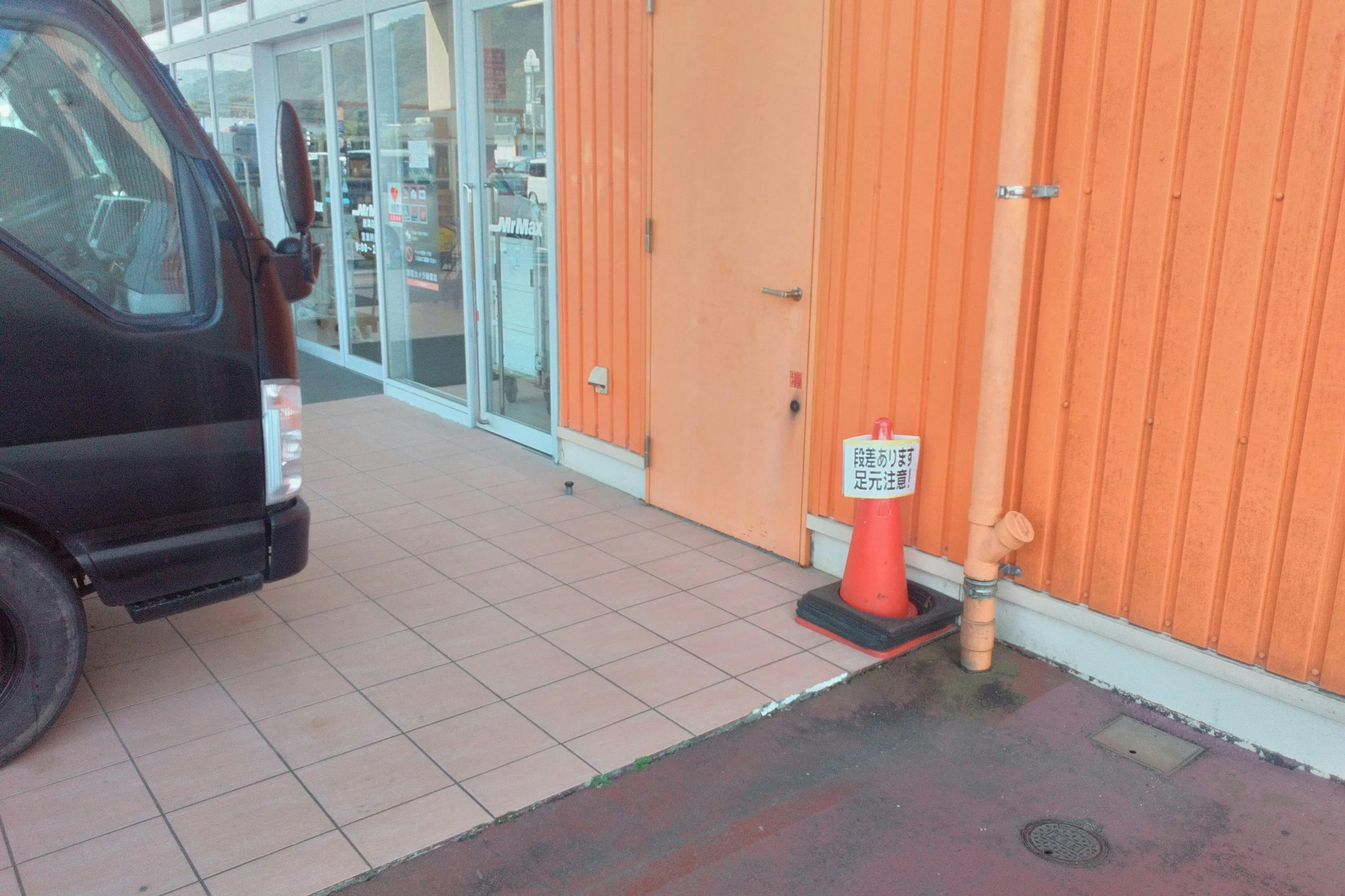 【ミスターマックス 唐津店】店頭（食品側） 食品販売に最適な総合ディスカウントストアの催事イベントスペース