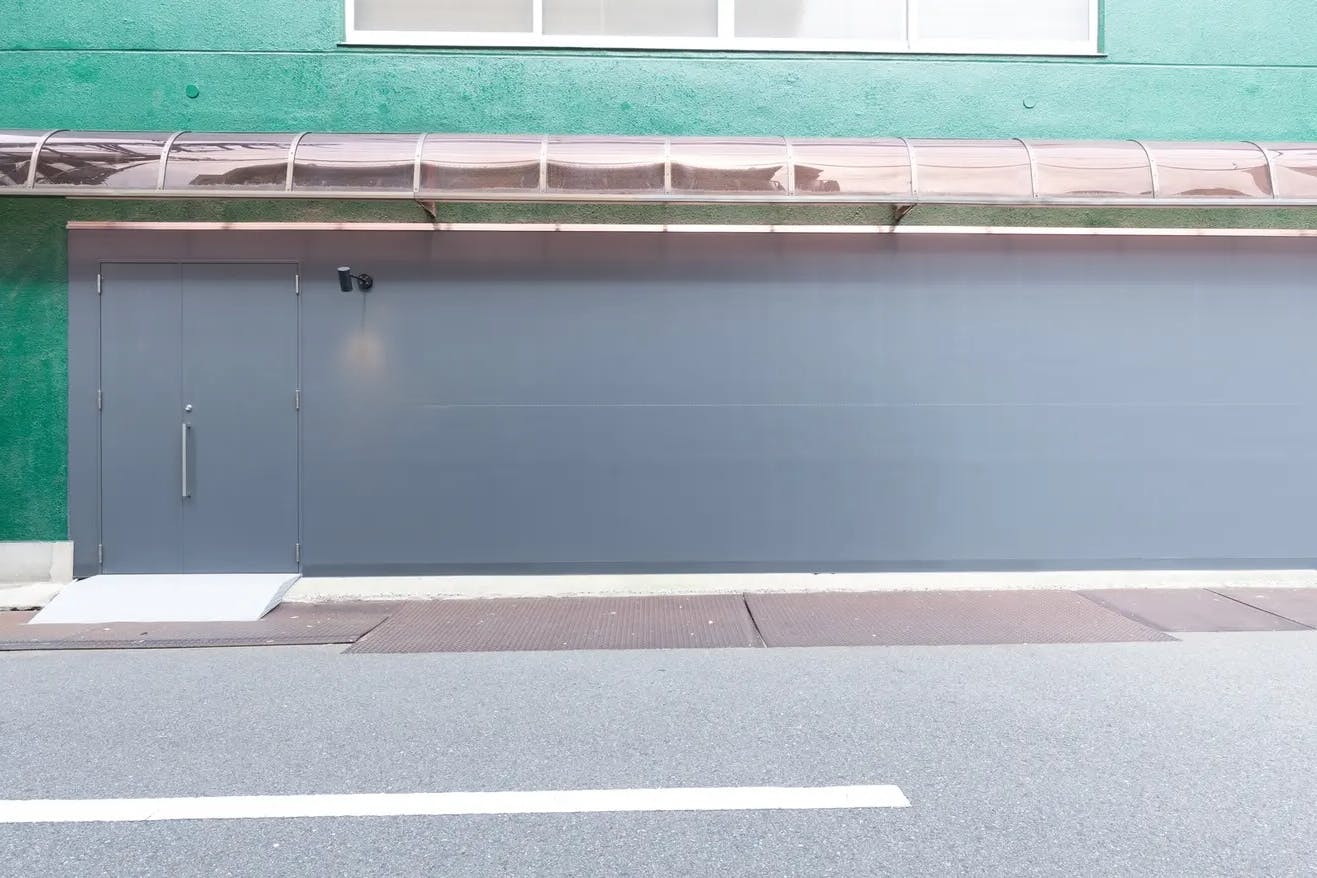 【神楽坂駅8分】撮影、展示会に最適な白壁1F天井高3.8mのイベントスペース