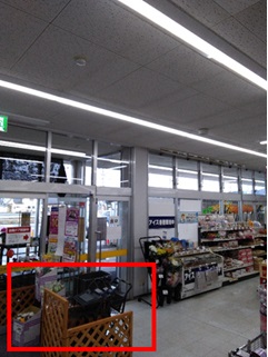 【ホームマート比内店】店内入口脇　食物販やプロモーション等の出店に最適なホームセンター店内のイベントスペース