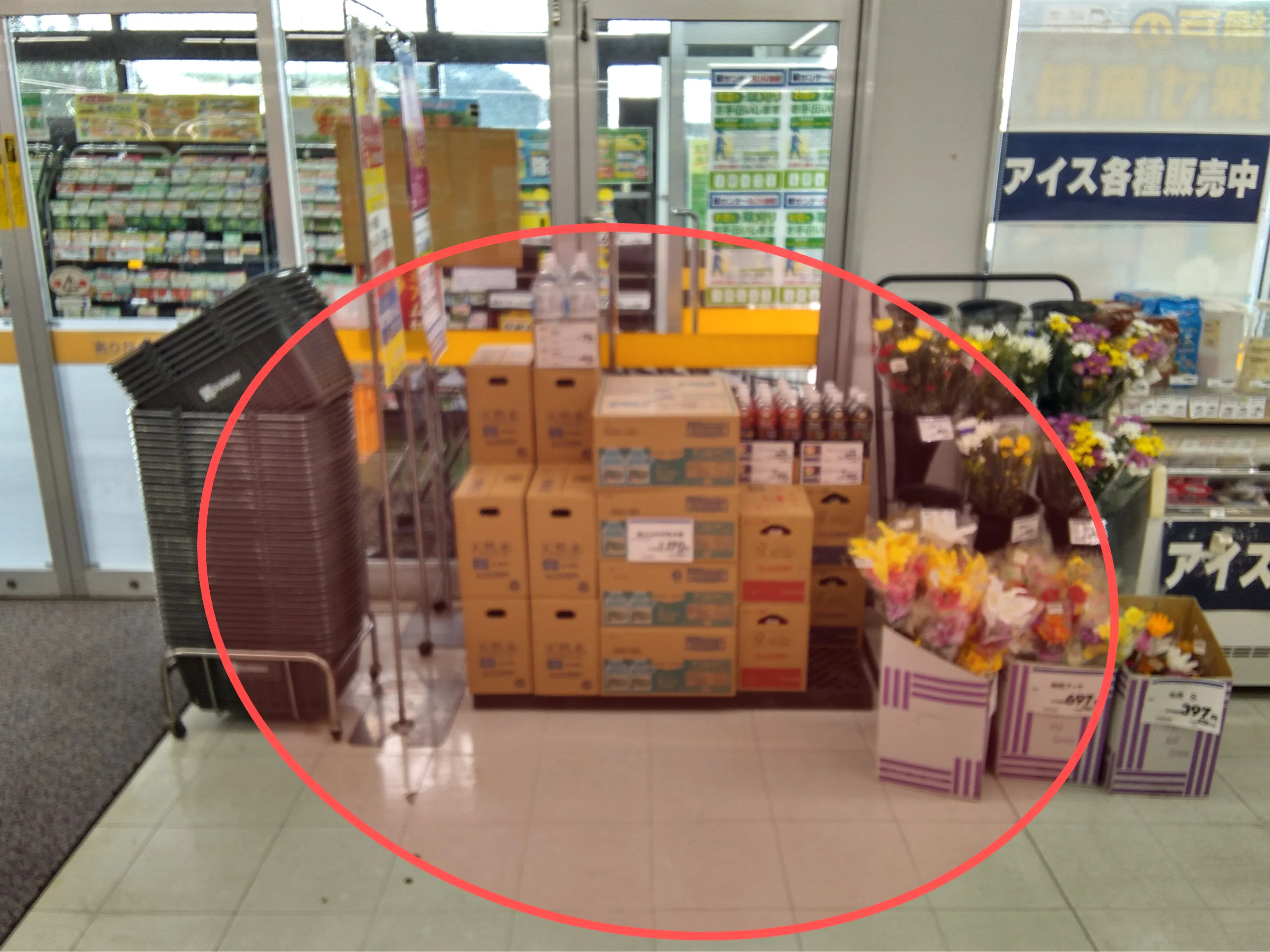 【ホームマート比内店】店内入口脇　食物販やプロモーション等の出店に最適なホームセンター店内のイベントスペース