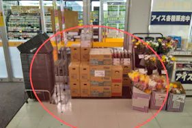 【ホームマート比内店】店内入口脇 食物販やプロモーション等の出店に最適なホームセンター店内のイベントスペース