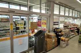 【ホームマート比内店】店内入口脇 食物販やプロモーション等の出店に最適なホームセンター店内のイベントスペース
