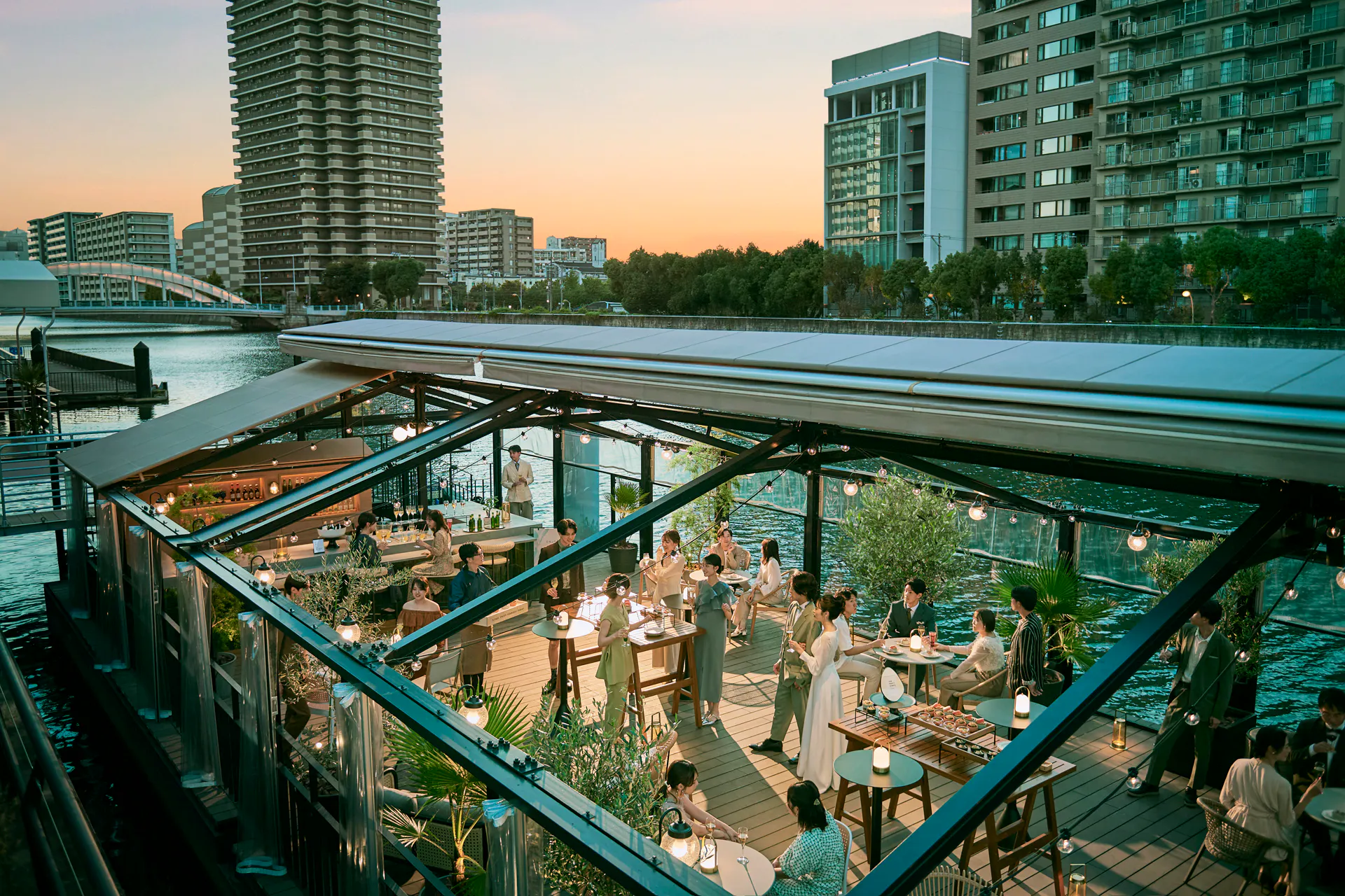 【中之島駅2分/中之島バンクス内】台船をベースにした堂島川に浮かぶウェディング&イベントスペース