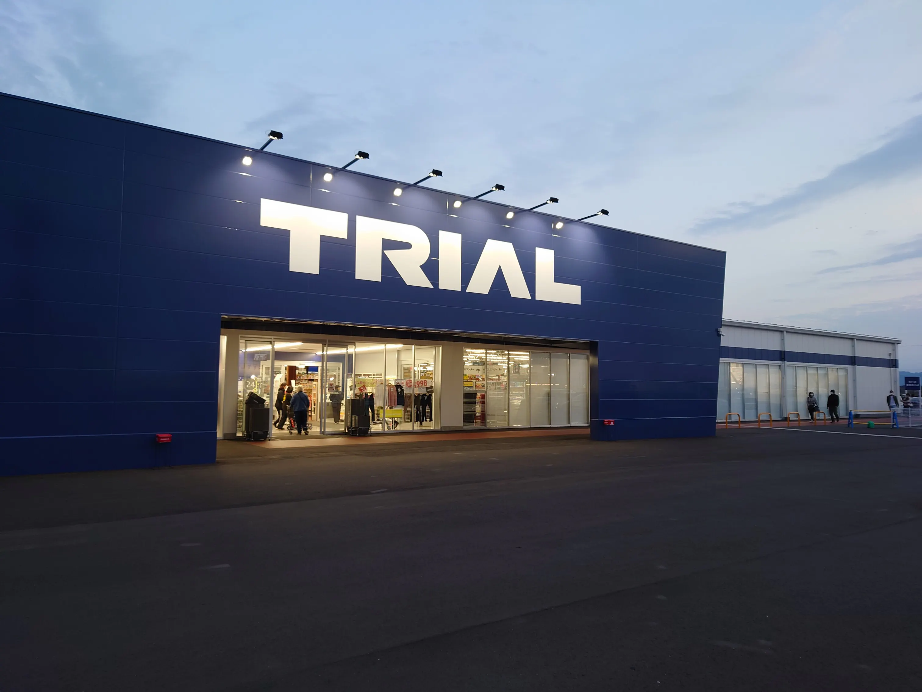 【スーパーセンタートライアル都城都北店】キッチンカー(調理営業)出店限定/屋外スペース