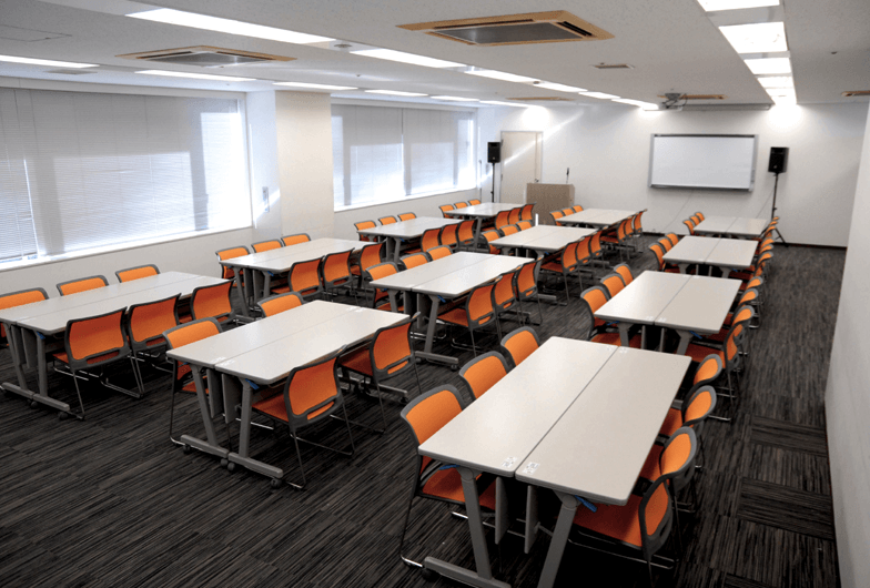 【三越前駅5分】高級感漂う明るい7階貸会議室