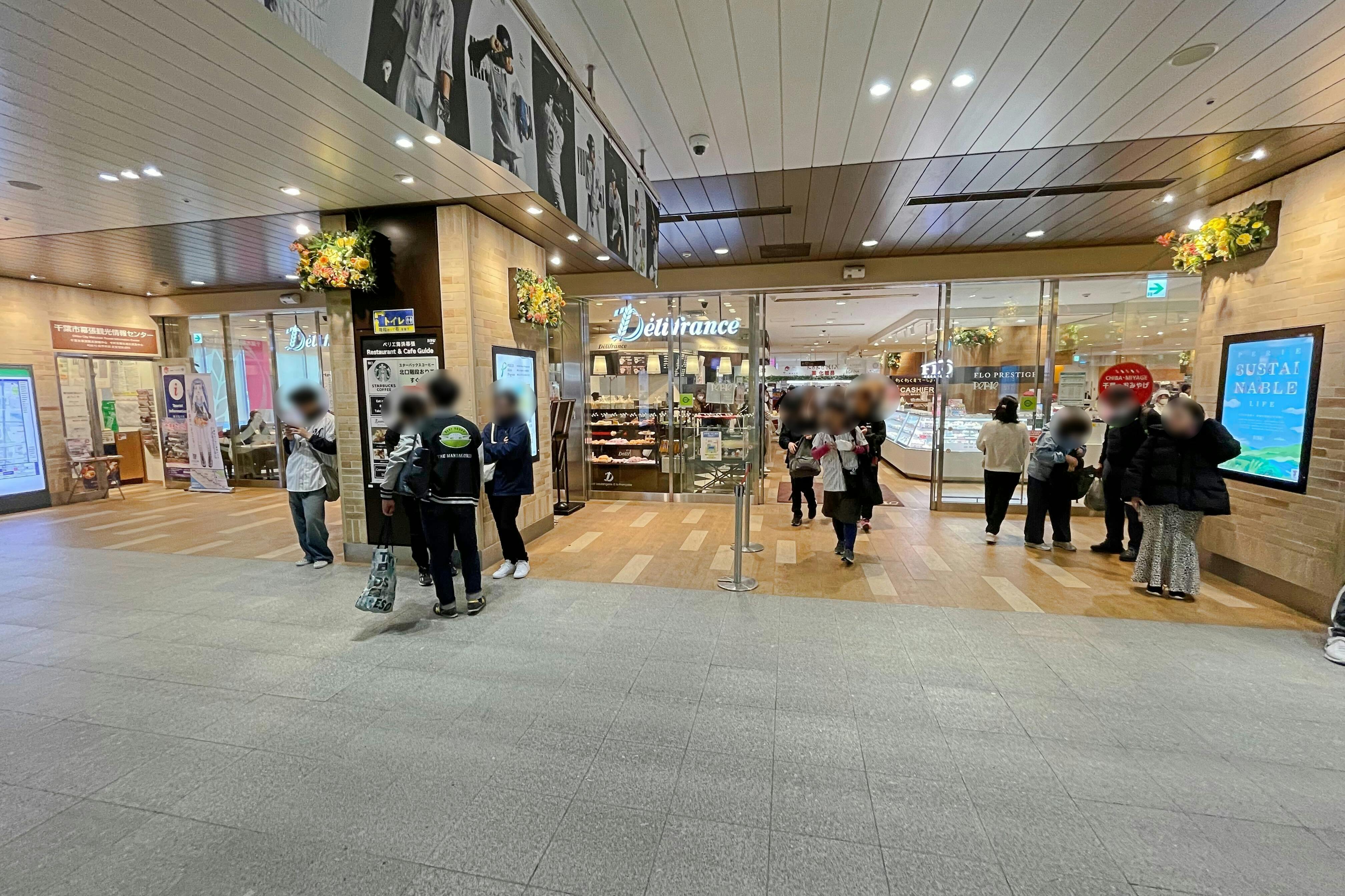 【ペリエ海浜幕張】スイーツ等のポップアップストアに最適なJR海浜幕張駅改札正面にあるスペース