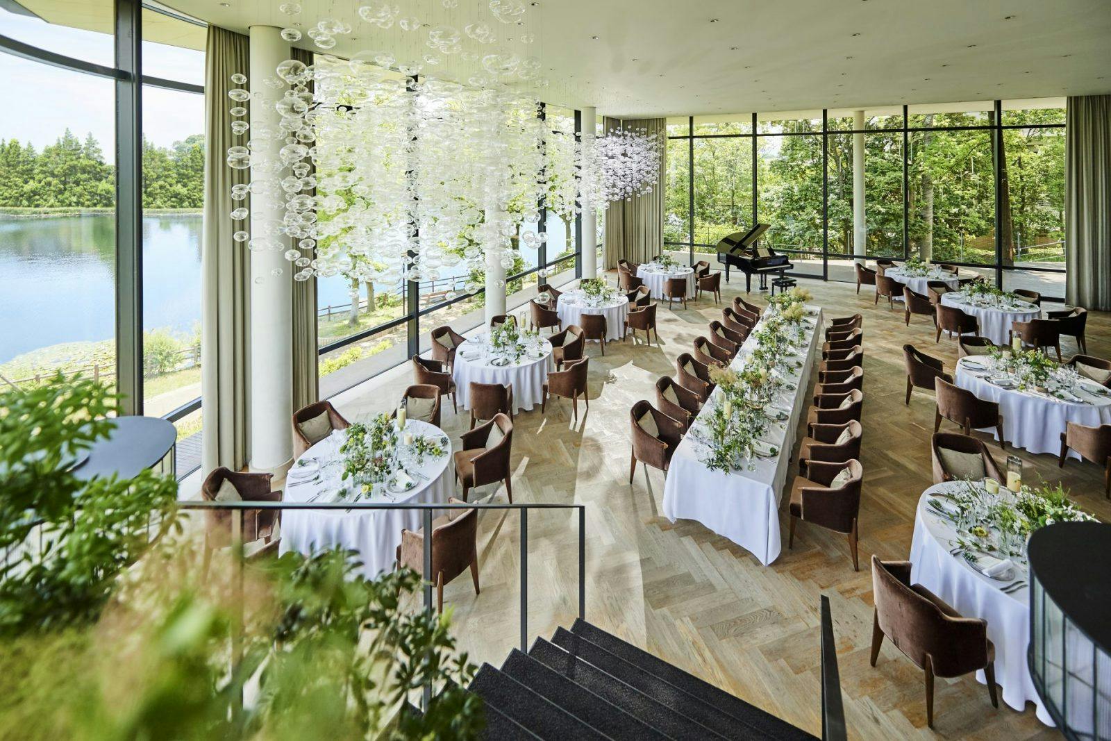 フォレストサイドテラス 開放感あふれるメインバンケット。最大120名様。
