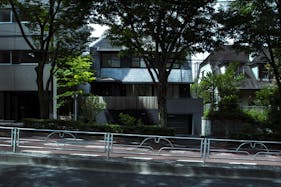 【代々木上原駅5分 / 一軒家 】アパレル展示会、PRイベントに最適な、白を基調とした一棟貸し路面イベントスペース