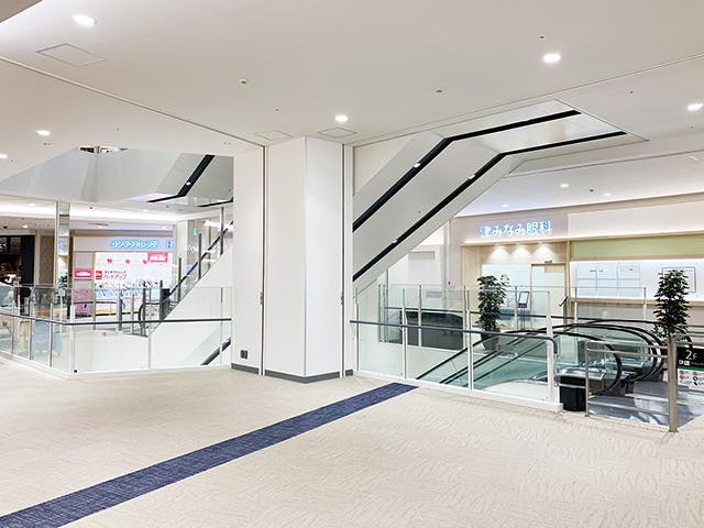 【イオンモール津南】２階つながりの間の画像