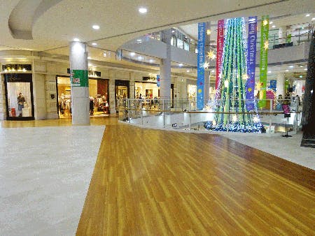 【イオンモール八幡東】2F中央エスカレーター前の画像