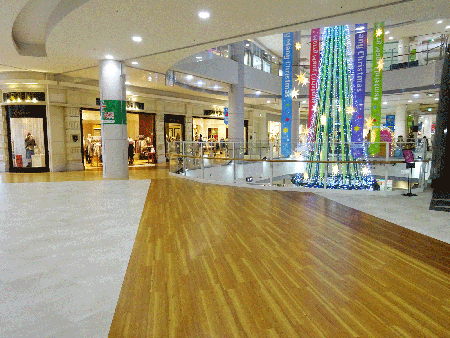 【イオンモール八幡東】2F中央エスカレーター前